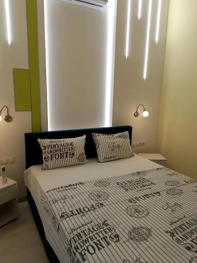 كييف Apartments In The Center, Lev Tolstoy Square 0*,  أوكرانيا
