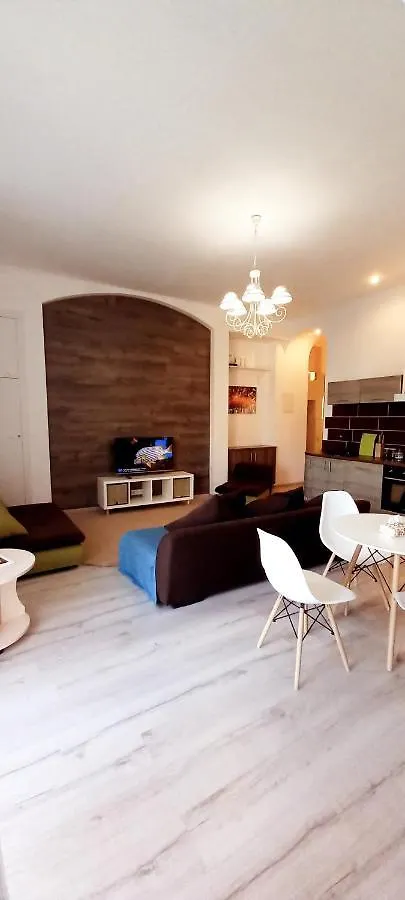 كييف Apartments In The Center, Lev Tolstoy Square 0*,