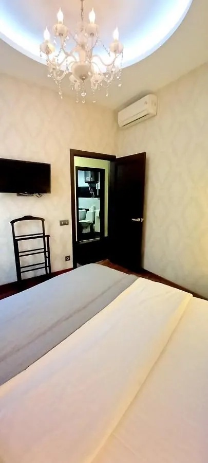 كييف Apartments In The Center, Lev Tolstoy Square 0*,
