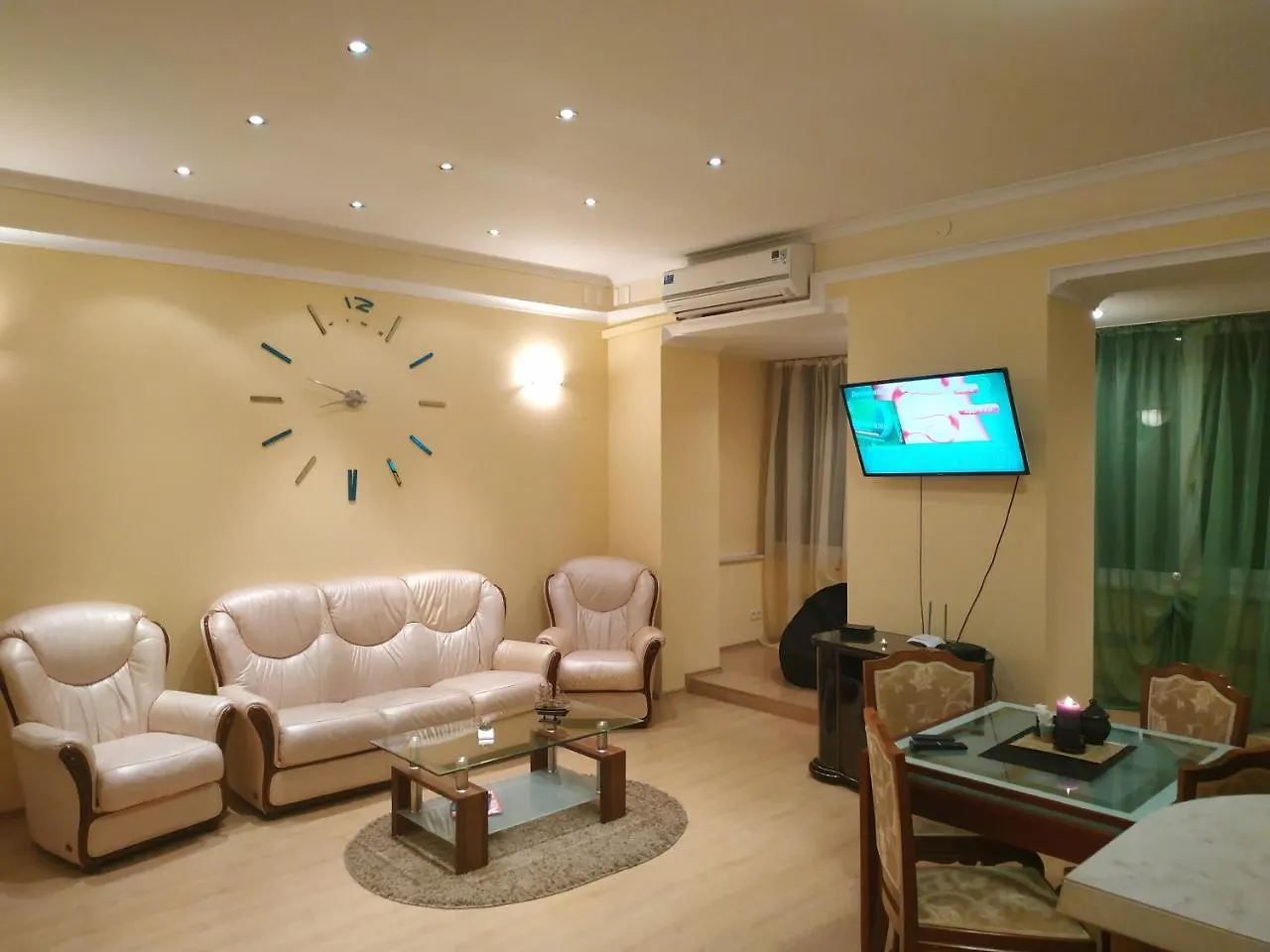 كييف Apartments In The Center, Lev Tolstoy Square