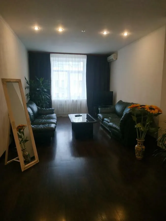 Apartments In The Center, Lev Tolstoy Square Kyjev